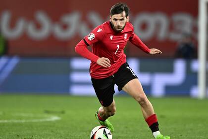 Khvicha Kvaratskhelia ficha con el campeón francés PSG hasta 2029