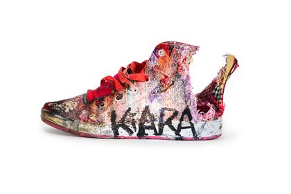 Kiara, Tamara, Jeremías y Leonel son algunos de los nombres que pueden leerse en las zapatillas de Pata Pila