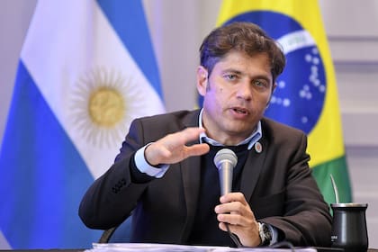 Kicillof acusó a la oposición de sabotaje económico desde Brasil