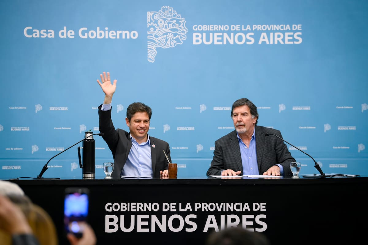 Kicillof anunció un proyecto para establecer la obligatoriedad de la educación desde los tres años; en la imagen, con el director general de Cultura y Educación, Alberto Sileoni