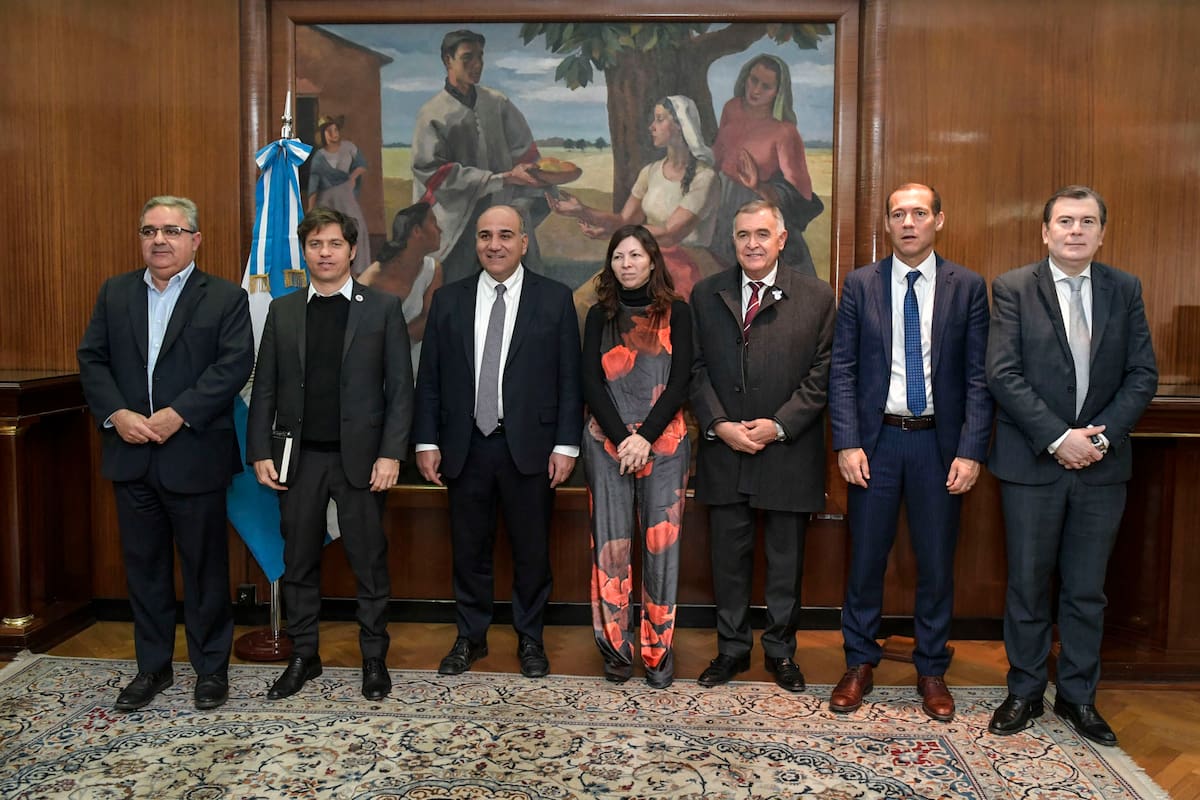Kicillof, con Batakis, Manzur, Jalil, Jaldo, Gutiérrez y Zamora