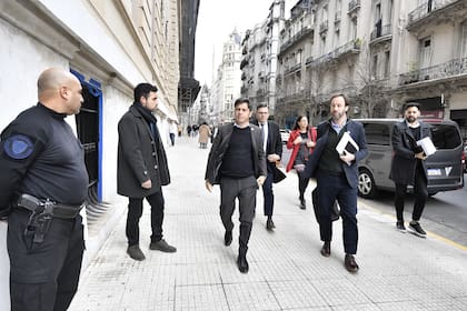 Kicillof, con el ministro de Economía bonaerense, Pablo López