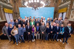 Kicillof, con intendentes de la primera y tercera sección electoral, funcionarios de su gabinete y legisladores