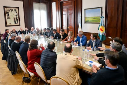 Kicillof con intendentes de la provincia de Buenos Aires.