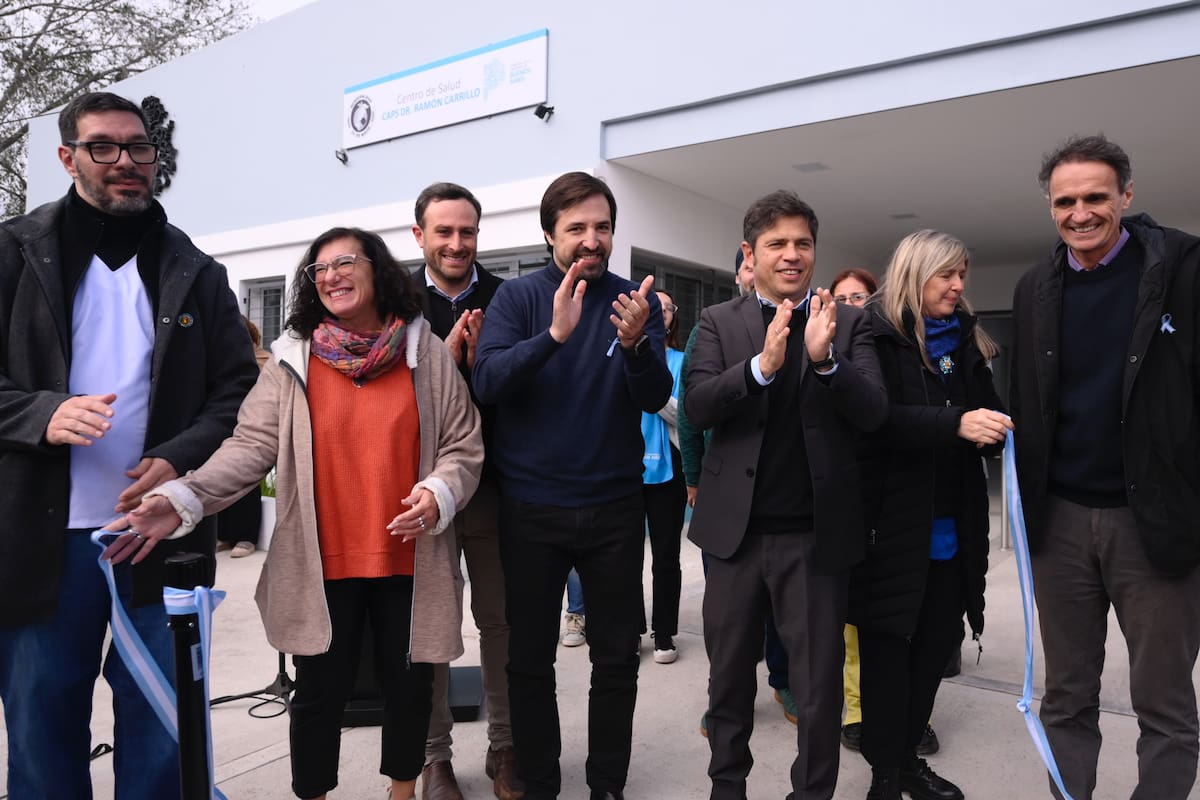 Kicillof, con los ministros Katopodis y Kreplak, y el exintendente Ralinqueo, en la inauguración del centro de salud Ramón Carrillo, de Veinticinco de Mayo