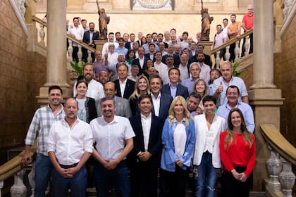Kicillof, con Máximo Kirchner, Sergio Massa, intendentes y funcionarios bonaerenses