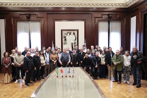 Kicillof, con Moyano y gremialistas internacionales: “Si el Gobierno les da la espalda, cuentan con la Provincia”