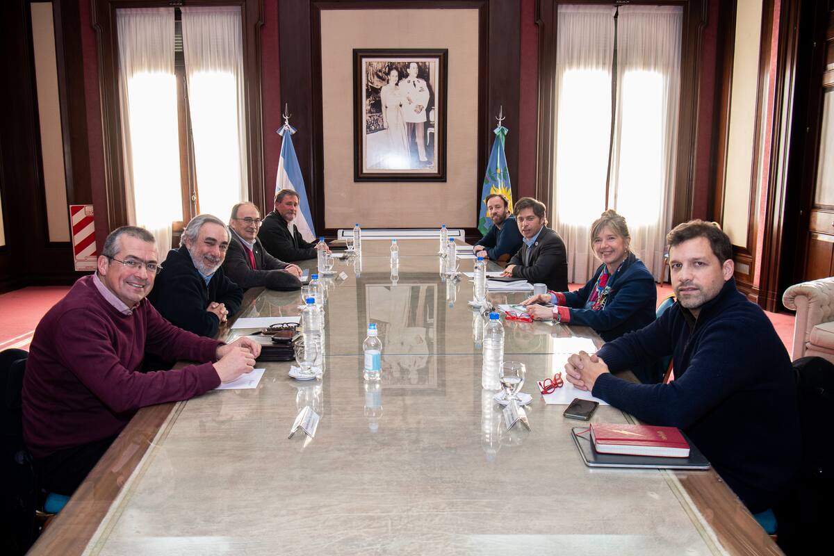 Kicillof e intendentes ucr