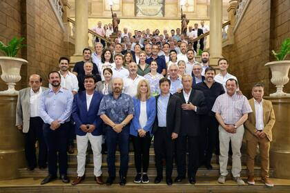 Kicillof, el lunes pasado, con intendentes de Unión por la Patria, en la Casa de Gobierno provincial