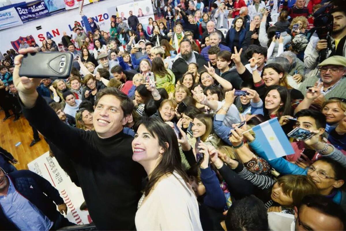 Kicillof en campaña, ayer, en Junín