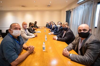 Kicillof, en el encuentro con los representantes de la salud privada, en el que estuvo acompañado por los ministros Gollán y Berni.