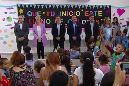 Kicillof, en el Jardín de Infantes N° 949 de Florencio Varela