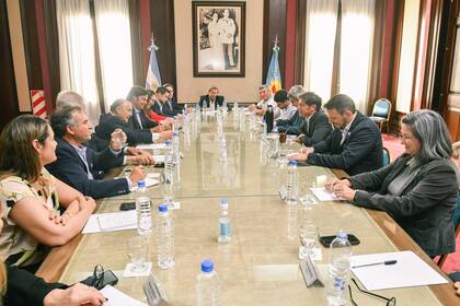Kicillof en la reunión con diversas entidades del agro