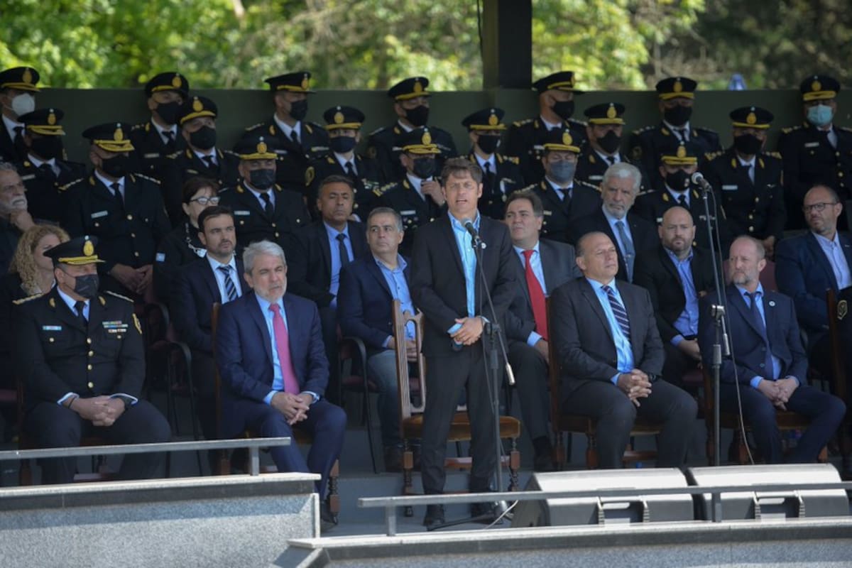 Kicillof, en un acto de jura de cadetes de la Escuela de Policía Juan Vucetich, con Fernández y Berni