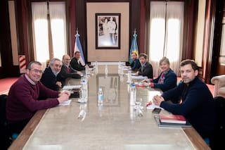 La posible vuelta de la reelección indefinida divide a intendentes radicales y vecinalistas