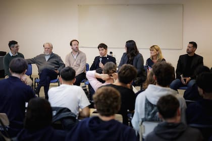 Kicillof, en una charla en el Colegio Nacional de La Plata que compartió con el radical Federico Storani, este martes