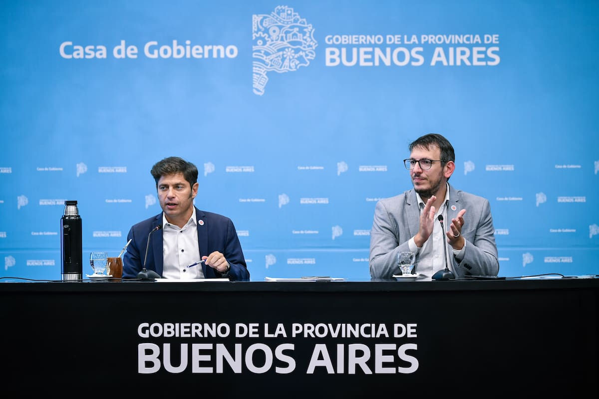 Kicillof, junto al presidente del Banco Provincia, Juan Cuattromo