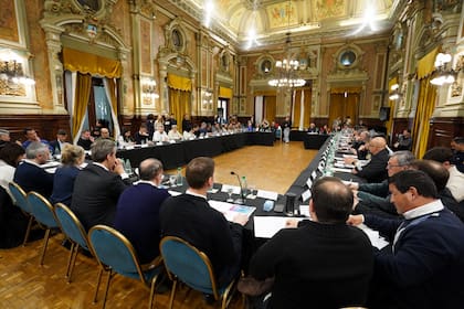 Kicillof reunió a los sectores involucrados en recibir a León XIV en la provincia de Buenos Aires.