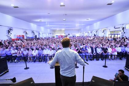 Kicillof se presentó ante 1500 militantes en Ensenada.