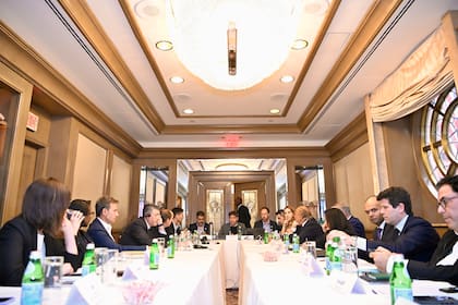 Kicillof se reunió en New York con bonistas y representantes de empresas internacionales.