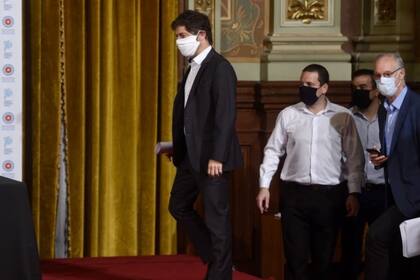 Kicillof y Gollán compraron los respiradores pero ahora demandan a la empresa