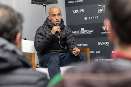 Kicker durante la rueda de prensa de anoche en el Challenger de Buenos Aires
