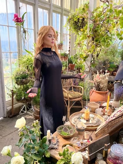 Kidman: "Crecí con Hechizada y quería ser astronauta o bruja. Tuve que cambiar de escuela cuando tenía 5 años y me sentía miserable. Me sentaba en el patio del recreo comiendo mi almuerzo e intentaba trabajar en mis habilidades mágicas"