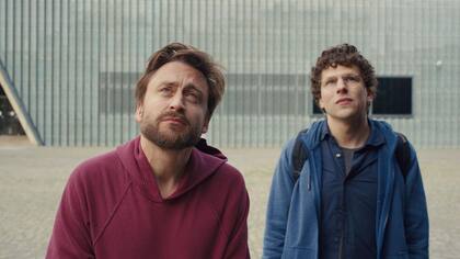 Kieran Culkin y Jesse Eisenberg en Un dolor real