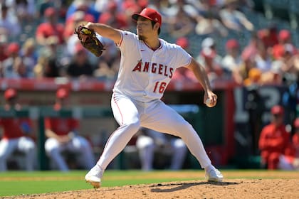 Kikuchi poncha a 12 y los Angelinos barren serie ante Medias Rojas con triunfo de 5-2