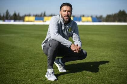 Kily González está cumpliendo el sueño de dirigir a Rosario Central, pero los resultados y algunas decisiones exponen su inexperiencia.