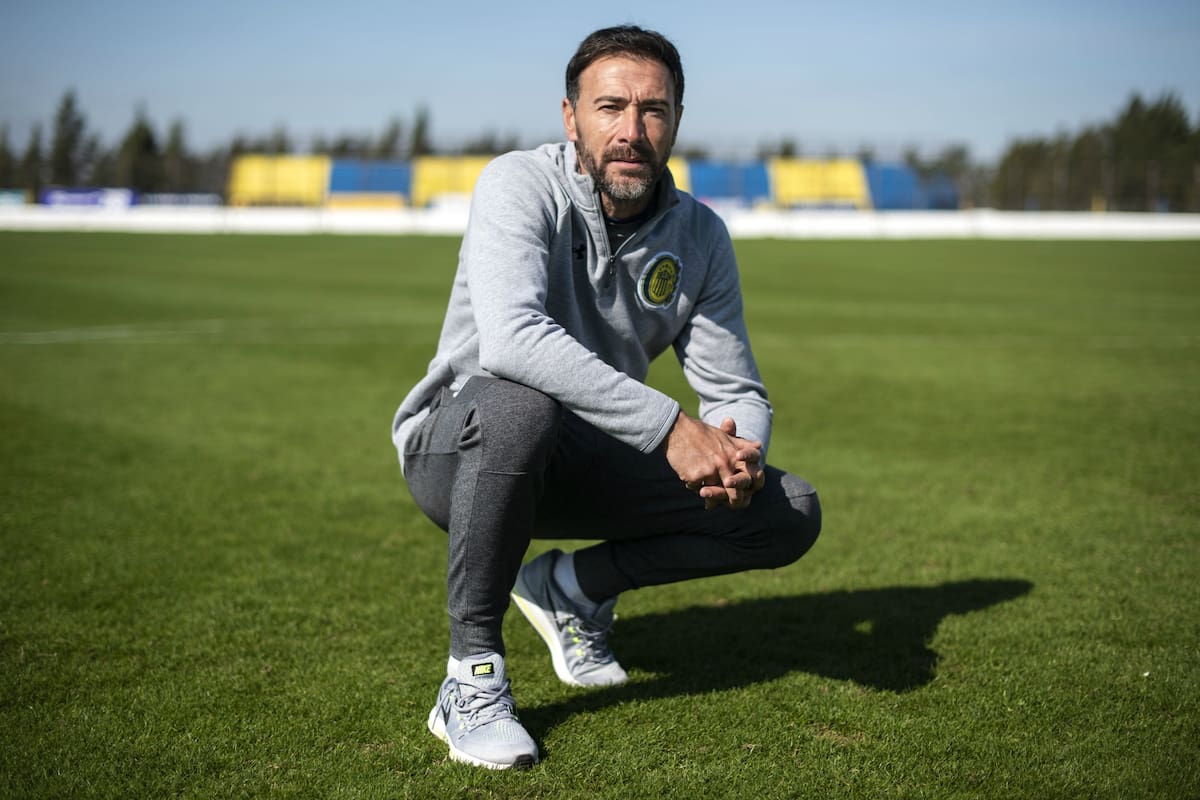 Kily González, técnico de la reserva en el Canalla