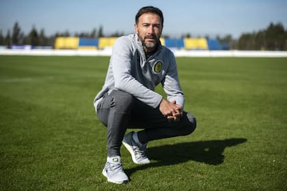 Kily González, técnico de la reserva en el Canalla