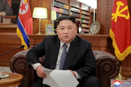 Kim, con un look más occidentalizado, dijo que está preparado para una nueva cumbre con Donald Trump, pero insistió en que podría dar marcha atras con la desnuclearización si Washington mantiene las sanciones