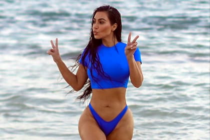 Kim Kardashian combina trabajo y relax en las playas del Caribe