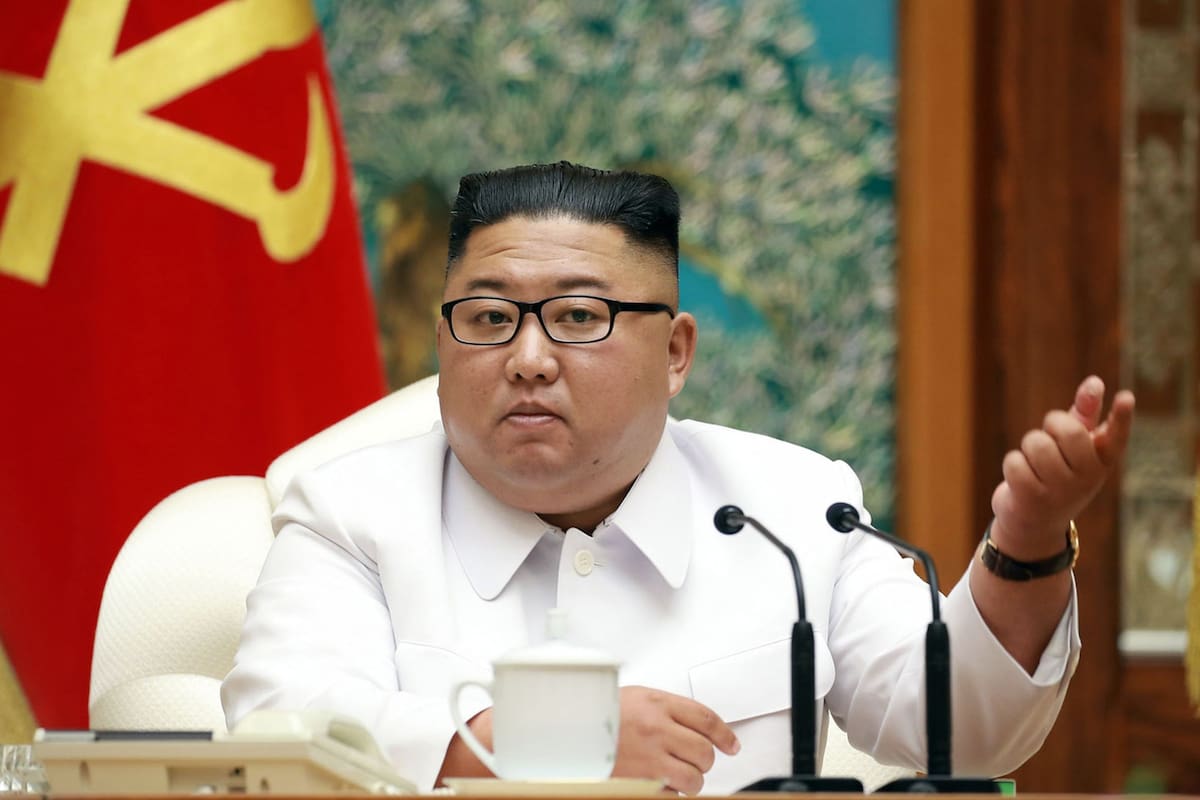 Kim presidió la reunión con la cúpula norcoreana para abordar el ingreso del virus en el país