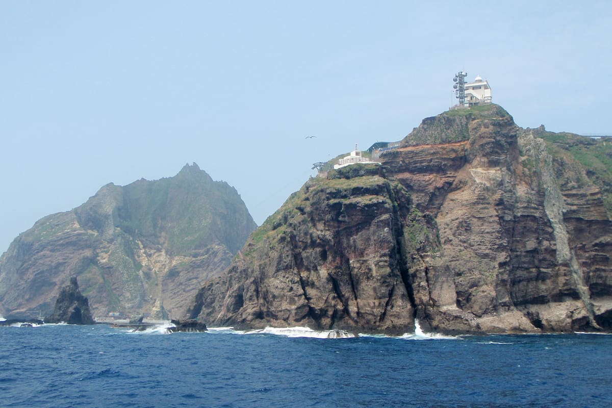 Kim Sin-yeol reside desde 1991 en el remoto archipiélago Dokdo, en manos de Corea del Sur y reclamado por Japón. Vive sola desde la muerte de su marido en octubre pasado