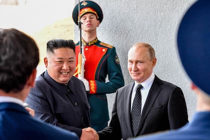 Kim y Putin, ayer, durante la cumbre de Vladivostok