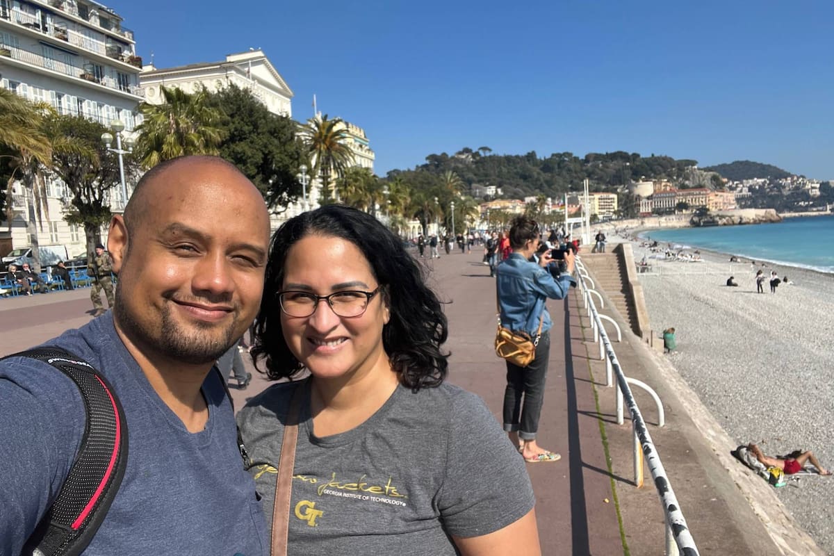 Kimanzi Constable y su esposa dejaron atrás el alto costo de vida en Estados Unidos y se mudaron a Tailandia