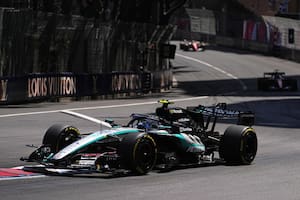El piloto argentino está 12°, Antonelli saca ventaja adelante y Verstappen sufre el abandono