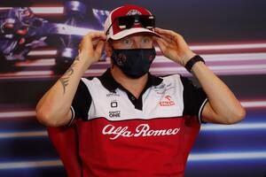 Kimi Raikkonen, el último piloto campeón con Ferrari de la Fórmula 1 y quien mantiene el récord de presencias en el Gran Circo, anunció su retiro para el final de la temporada; Alfa Romeo, el último de los cinco Constructores con los que compite el finlandés