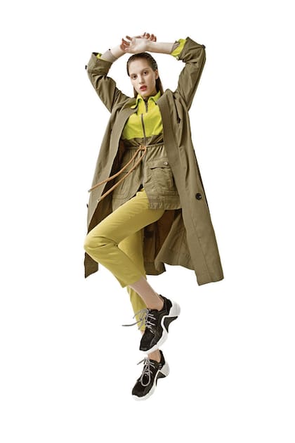 Kimono, parka con bolsillos y leggings (Mishka), zapatillas (Blaquè)