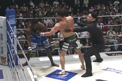 Kimura impacta el último zurdazo con Lokoku completamente fuera de combate