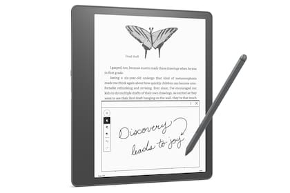Kindle Scribe es el nuevo lector de libros electrónicos de Amazon, con una pantalla de tinta electrónica de 10 pulgadas, y la posibilidad de escribir en pantalla y usarlo como un bloc de notas