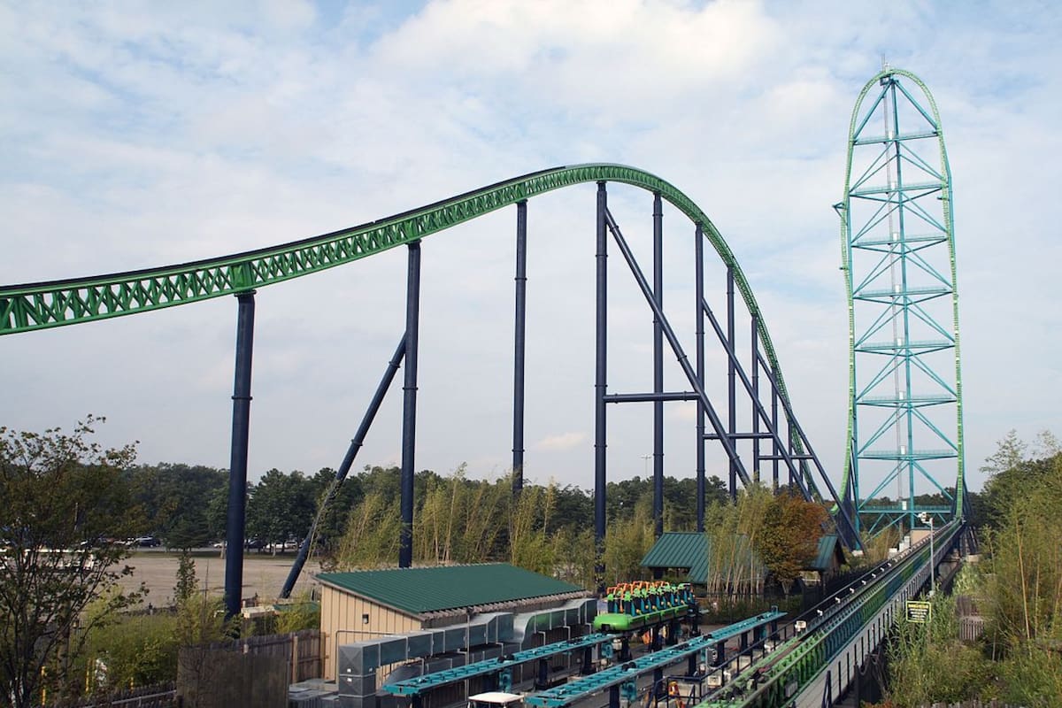 Kingda Ka es la montaña más alta del mundo; hasta 2010 también era la más rápida del planeta