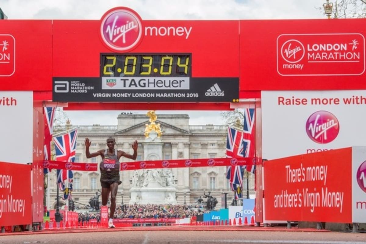 Kipchoge cruza la meta en Londres, tercer mejor marca de todos los tiempos (2h03m05s)
