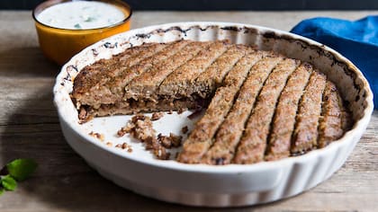 Kippe senya, o en bandeja, una especie de pan de carne al estilo sefaradí.