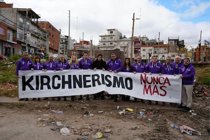 La foto de Javier Milei con los candidatos de La Libertad Avanza en Buenos Aires: “Kirchnerismo nunca más”