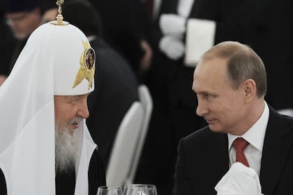 Kirill junto a Vladimir Putin