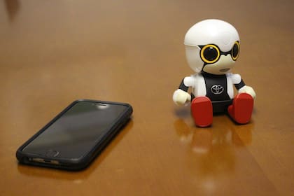 Kirobo Mini está programado con la edad mental de un niño de 5 años, pero puede aprender y llegar a la de uno de 7