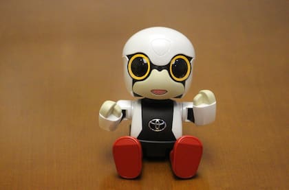 Kirobo Mini mide 10 centímetros y guarda la misma relación, entre su torso y sus piernas, que un bebé